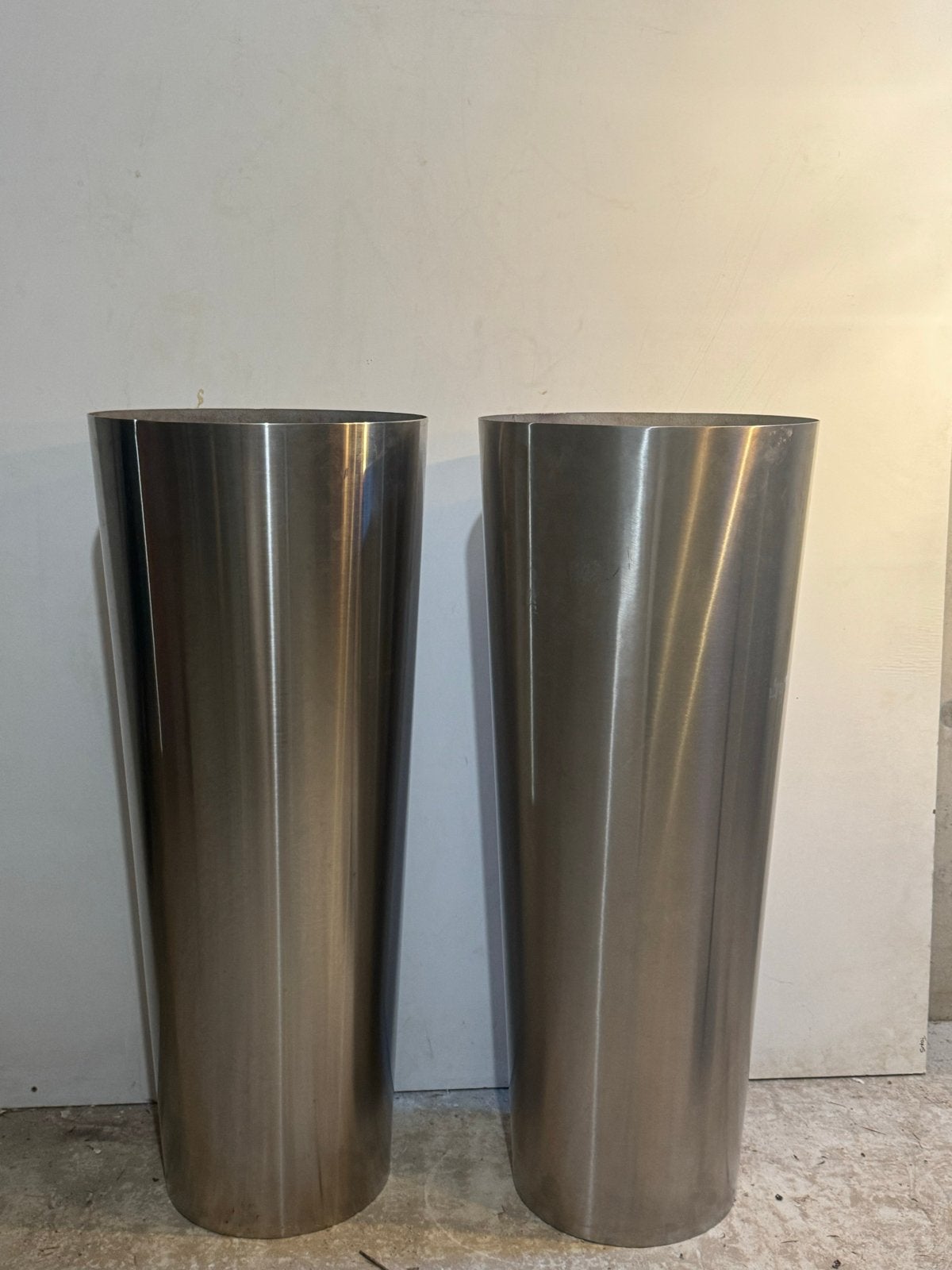 Set van 2 RVS Vazen / Bloempotten - Modern Design, Tuin en Terras, Ophalen, Gebruikt, 40 cm of meer, Metaal