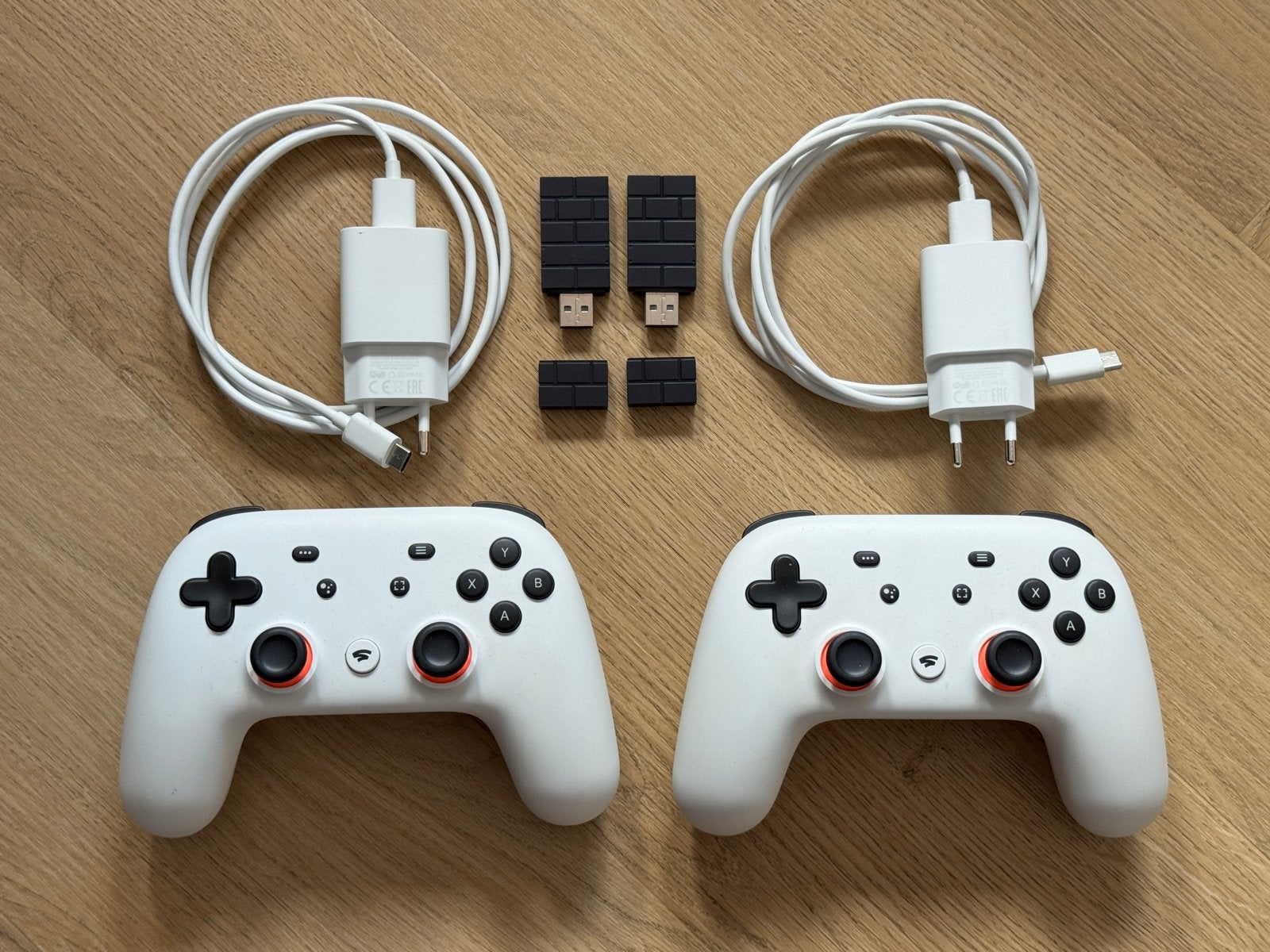 2x Stadia Controller met 8Bitdo 2 dongles, Ophalen of Verzenden, Zo goed als nieuw