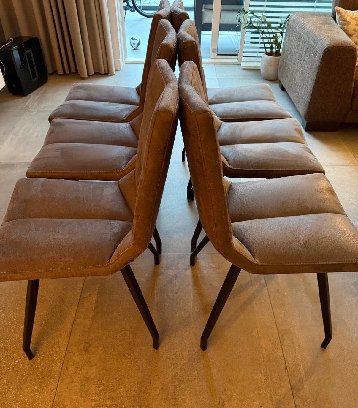 Set van 6 bruine eetkamerstoelen, Ophalen, Zo goed als nieuw, Bruin, Stof