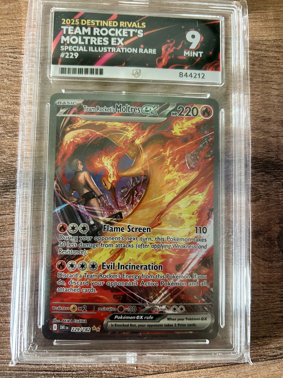 Graded - Destined Rivals Moltres 229/182, Ophalen of Verzenden, Zo goed als nieuw