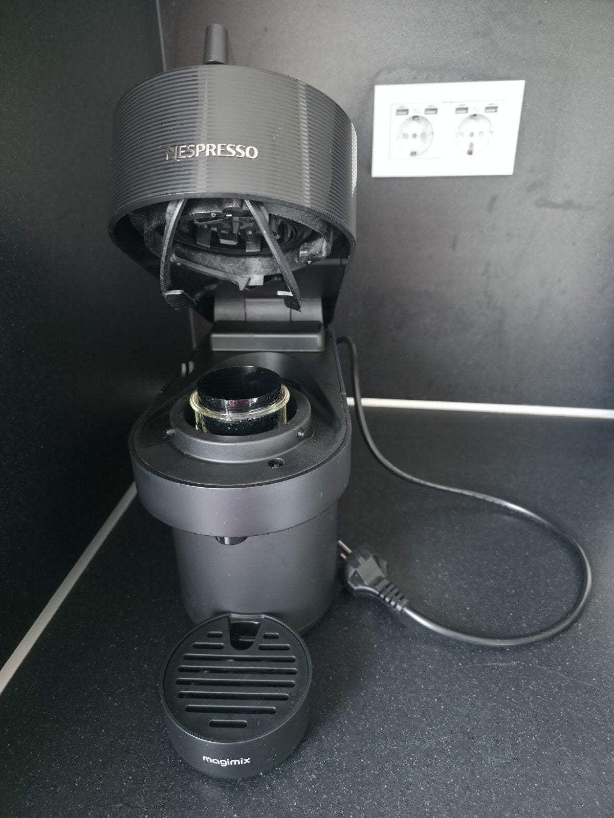 Nespresso Magimix Vertuo Pop Koffiemachine defect?, Koffiemachine, Ophalen of Verzenden, Zo goed als nieuw, 2 tot 4 kopjes
