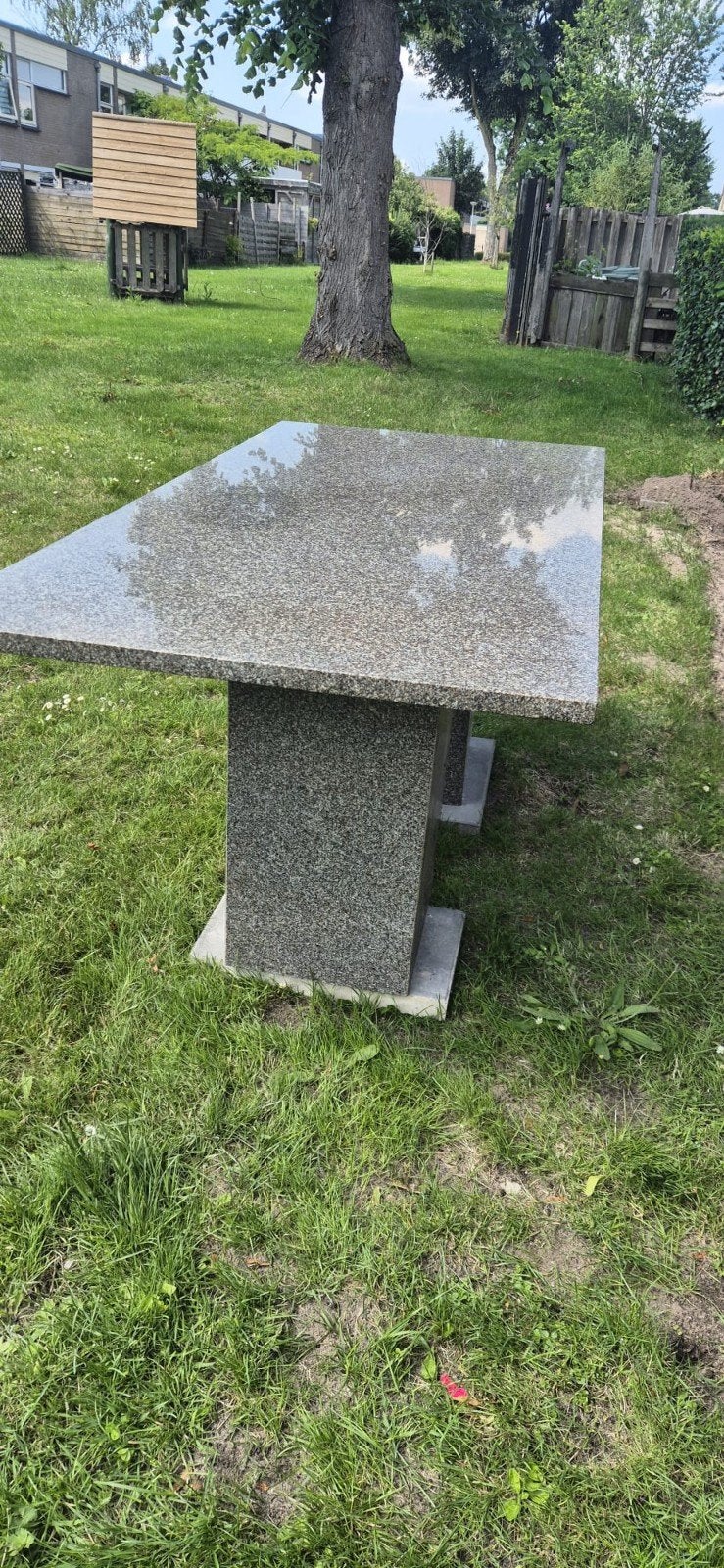 Robuuste granieten tuintafel, Ophalen, Overige materialen, Gebruikt, 50 tot 100 cm