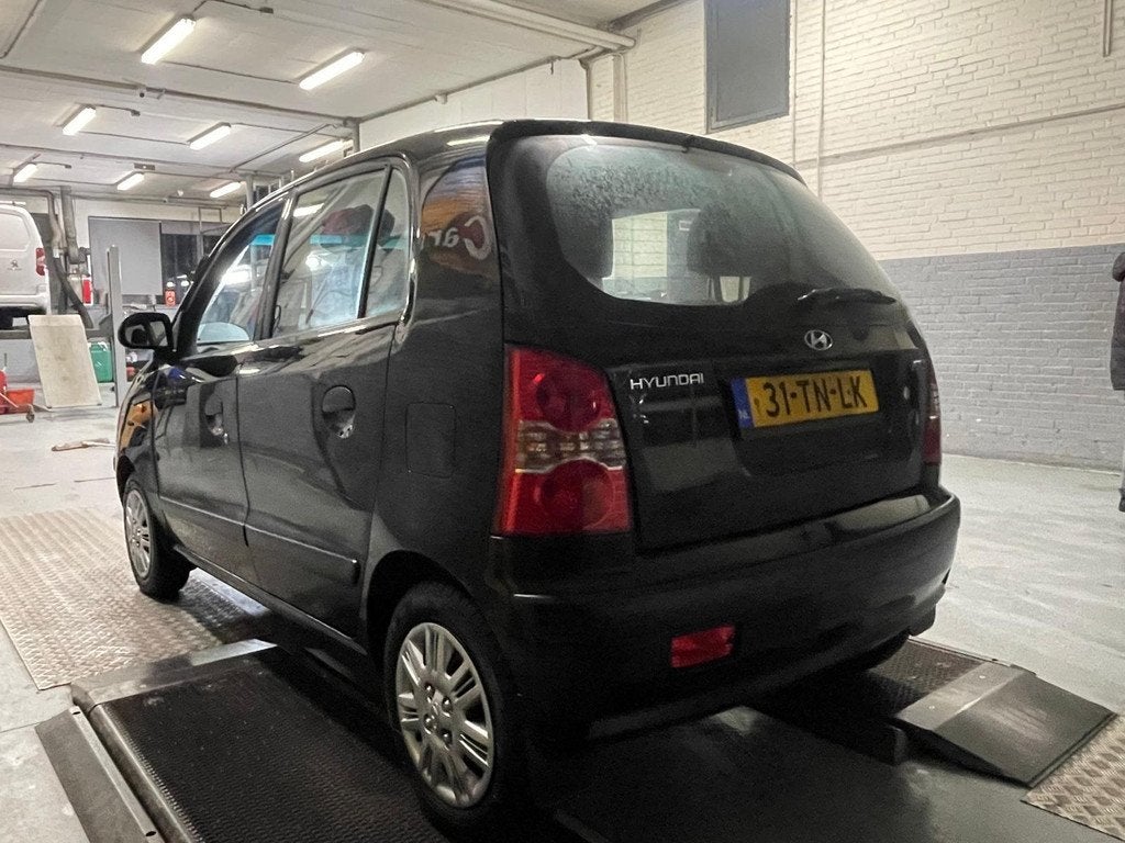 Hyundai Atos 1.1i Active Airco | Parkeersensor achter, Auto's, Hyundai, 31 €/maand, 4 cilinders, Zwart, Origineel Nederlands