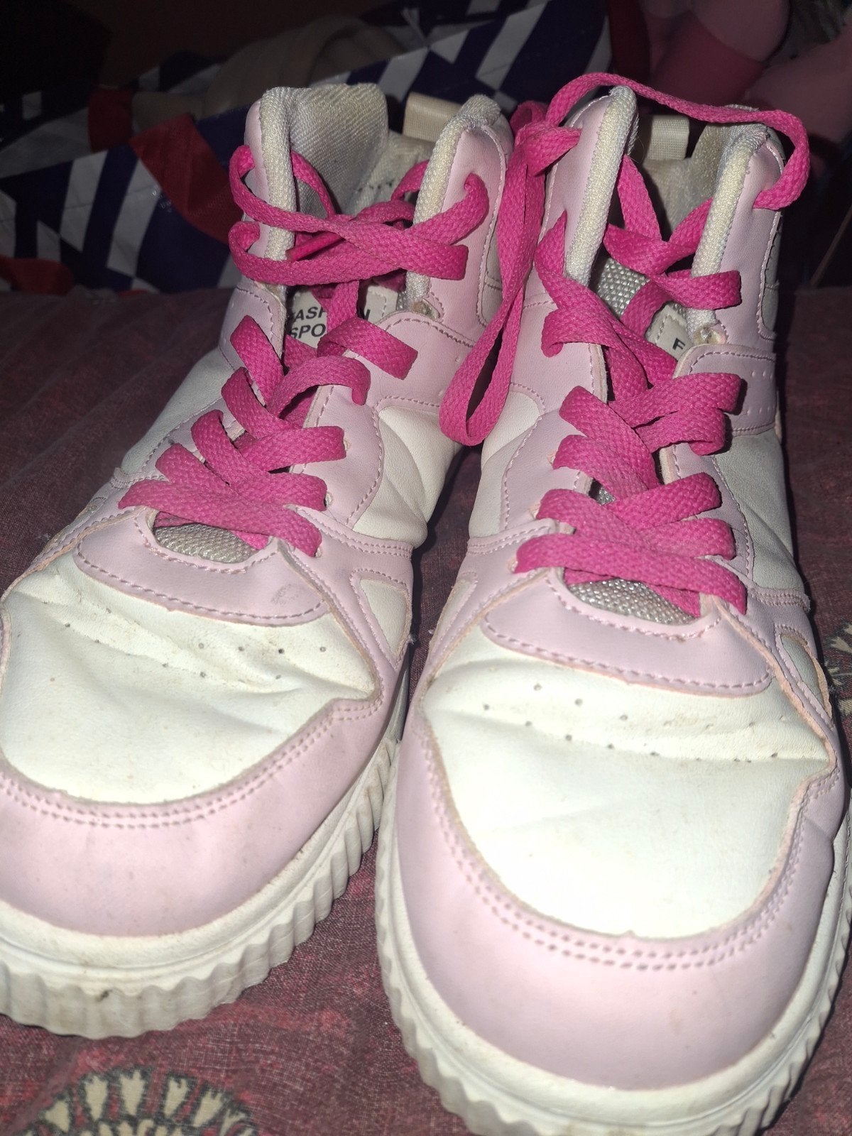 Roze en witte schoenen - Gedragen maar nog goed, Ophalen of Verzenden, Gedragen, Roze, Sneakers of Gympen
