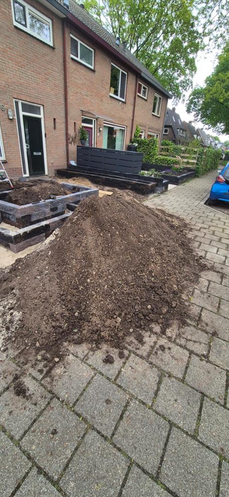 2 kuub zwarte grond gratis af te halen in Velp, Ophalen, Tuinaarde
