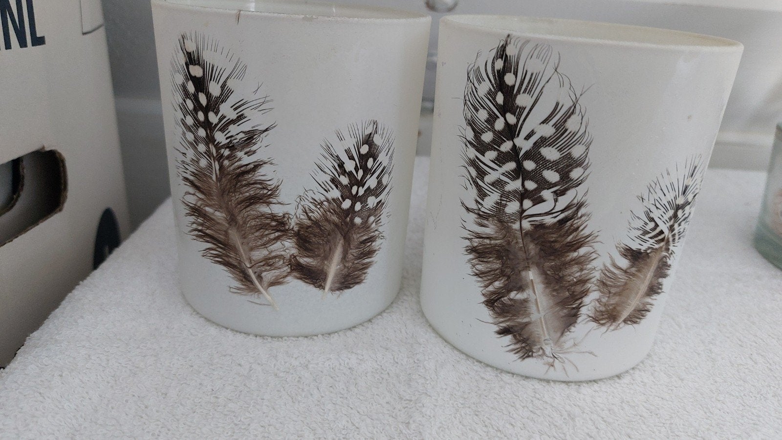 2 Waxinelichthouders van glas met veren decoratie, Huis en Inrichting, Ophalen of Verzenden, Glas