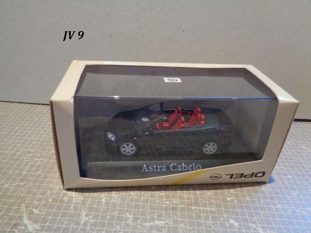 opel astra cabrio, Hobby en Vrije tijd, Modelauto's | 1:43, Ophalen of Verzenden, Zo goed als nieuw, Auto, Overige merken