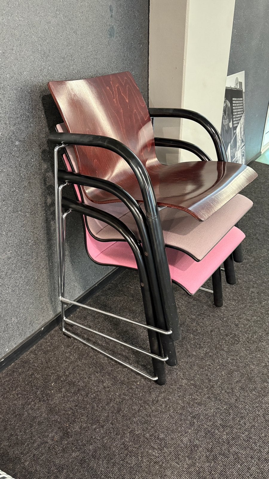 3x Thonet S320 stoelen, Huis en Inrichting, Ophalen, Zo goed als nieuw, Hout, Drie