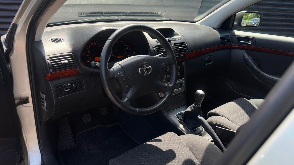 Toyota Avensis 1.8 VVTi Linea Sol | Zeer goed onderhouden |, Auto's, Toyota, Voorwielaandrijving, Zwart, 4 cilinders, 129 pk
