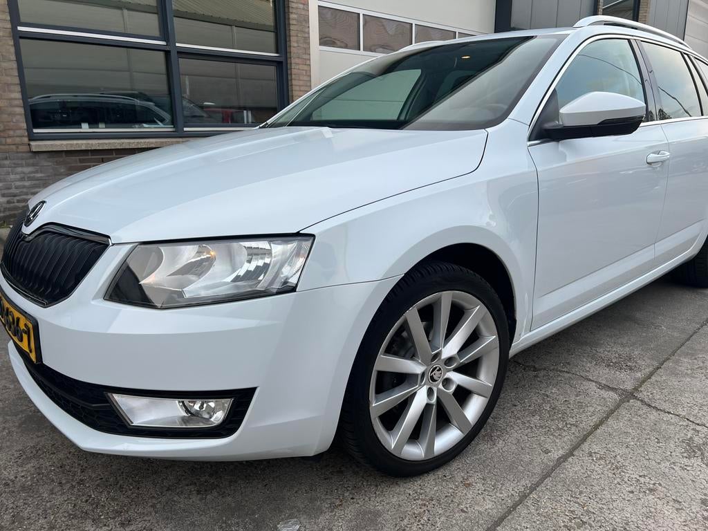 Skoda Octavia 1.6 TDI 81KW Greenline Combi 2017 Wit, Auto's, Skoda, Particulier, Octavia, Diesel, C, Hatchback, Handgeschakeld