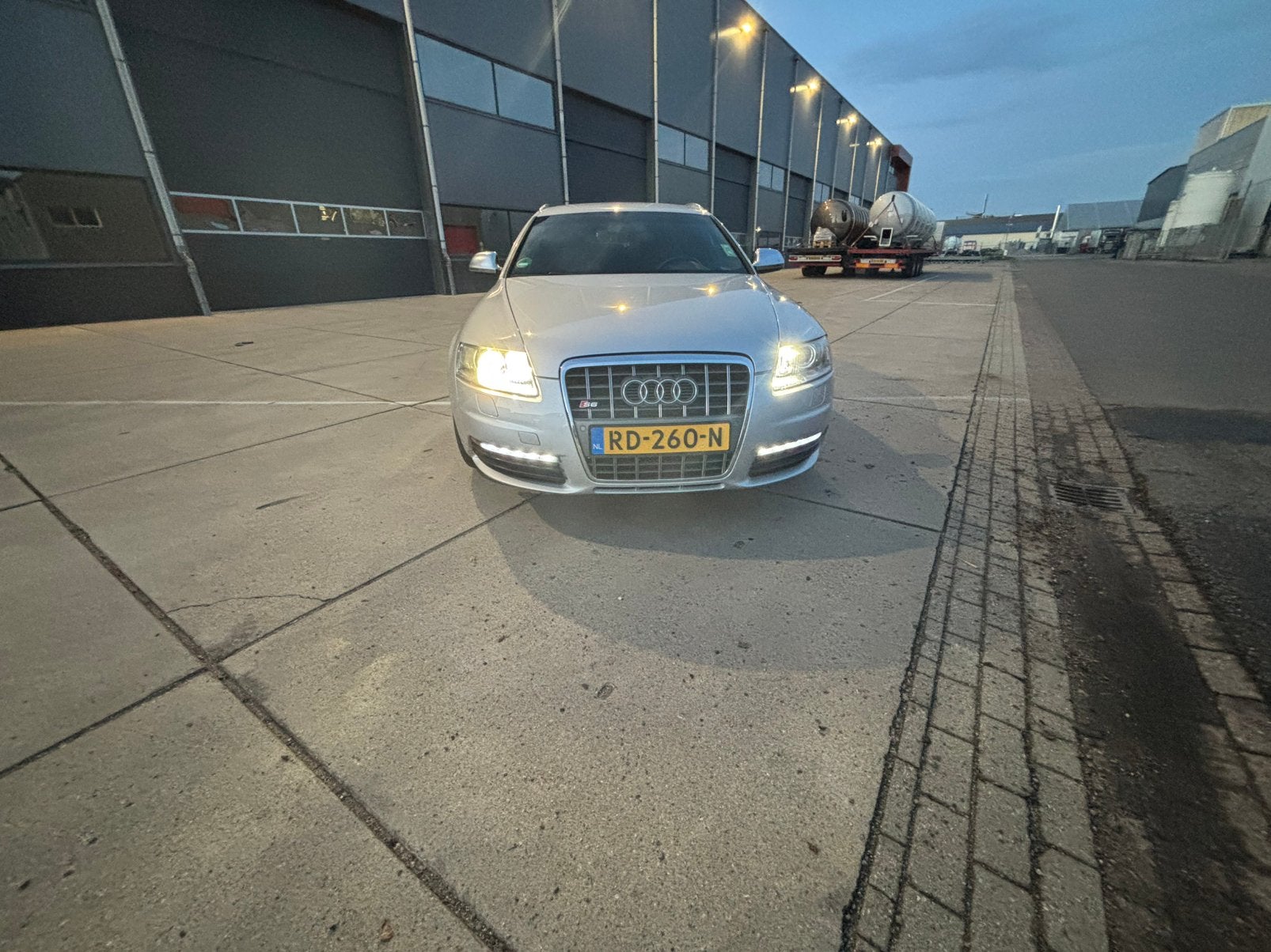 Audi S6 5.2 V10 Avant Quattro 320KW AUT 2009 Grijs, Auto's, Automaat, 435 pk, 5204 cc, Stationwagon