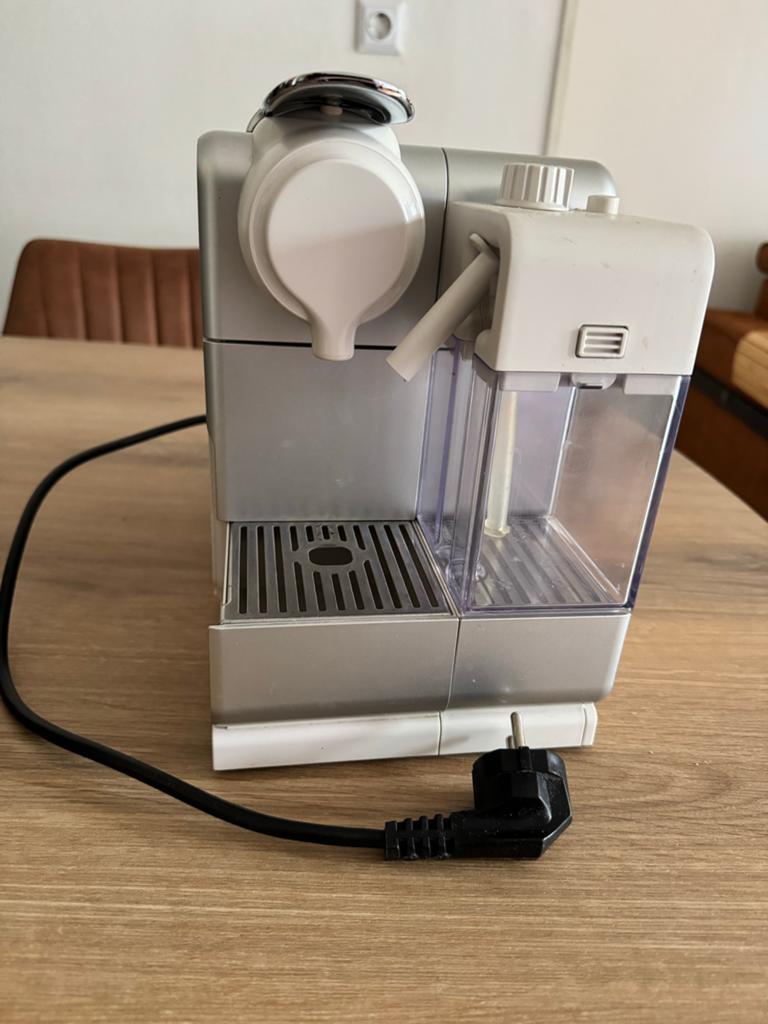 Nespresso De'Longhi Lattissima Touch EN560.B koffiemachine, Witgoed en Apparatuur, Koffiezetapparaten, Gebruikt, Koffiemachine