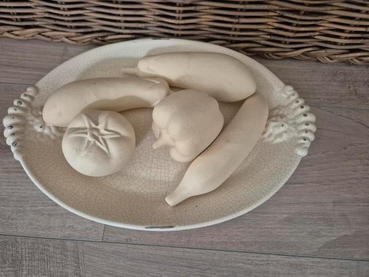 Aardewerk fruitschaal met fruit van steen., Huis en Inrichting, Woonaccessoires | Schalen en Manden, Ophalen of Verzenden, Gebruikt