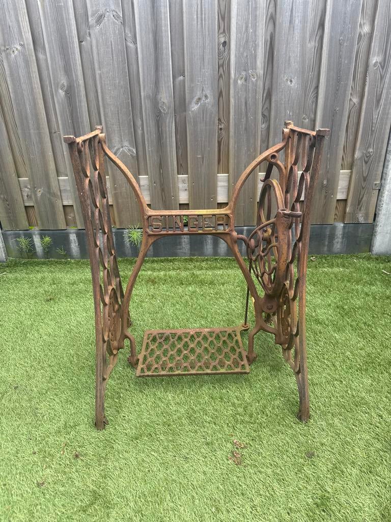 Oud gietijzeren Singer naaimachine onderstel - Decoratie, Ophalen