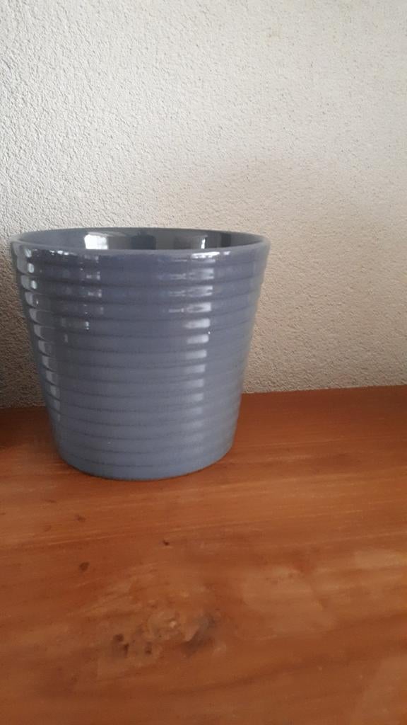 Griijze bloempot, Tuin en Terras, Rond, Binnen, Ophalen of Verzenden, Zo goed als nieuw