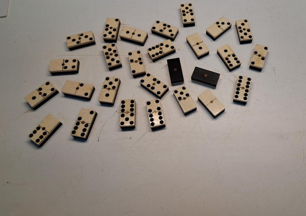 27 stuks antieke domino stenen rond 1920, Ophalen of Verzenden