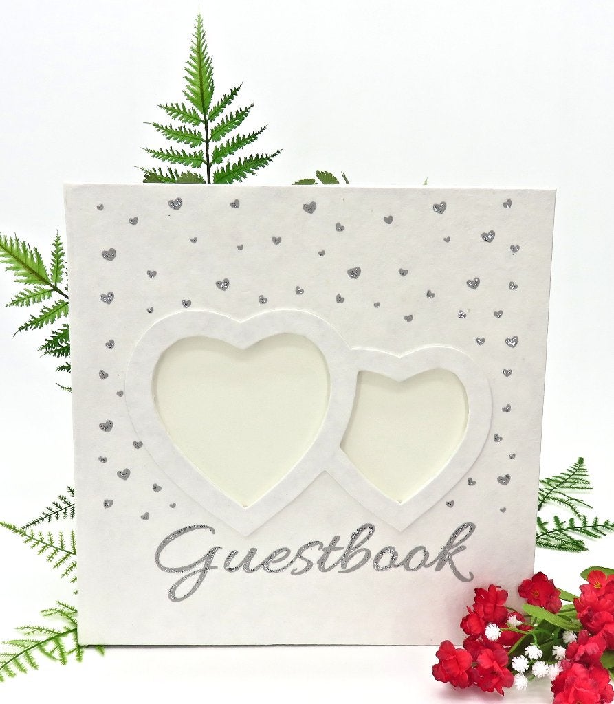 Schitterende gastenboek met zilver hartjes geprint., Ophalen of Verzenden, Nieuw, Feestartikel, Geboorte of Huwelijk