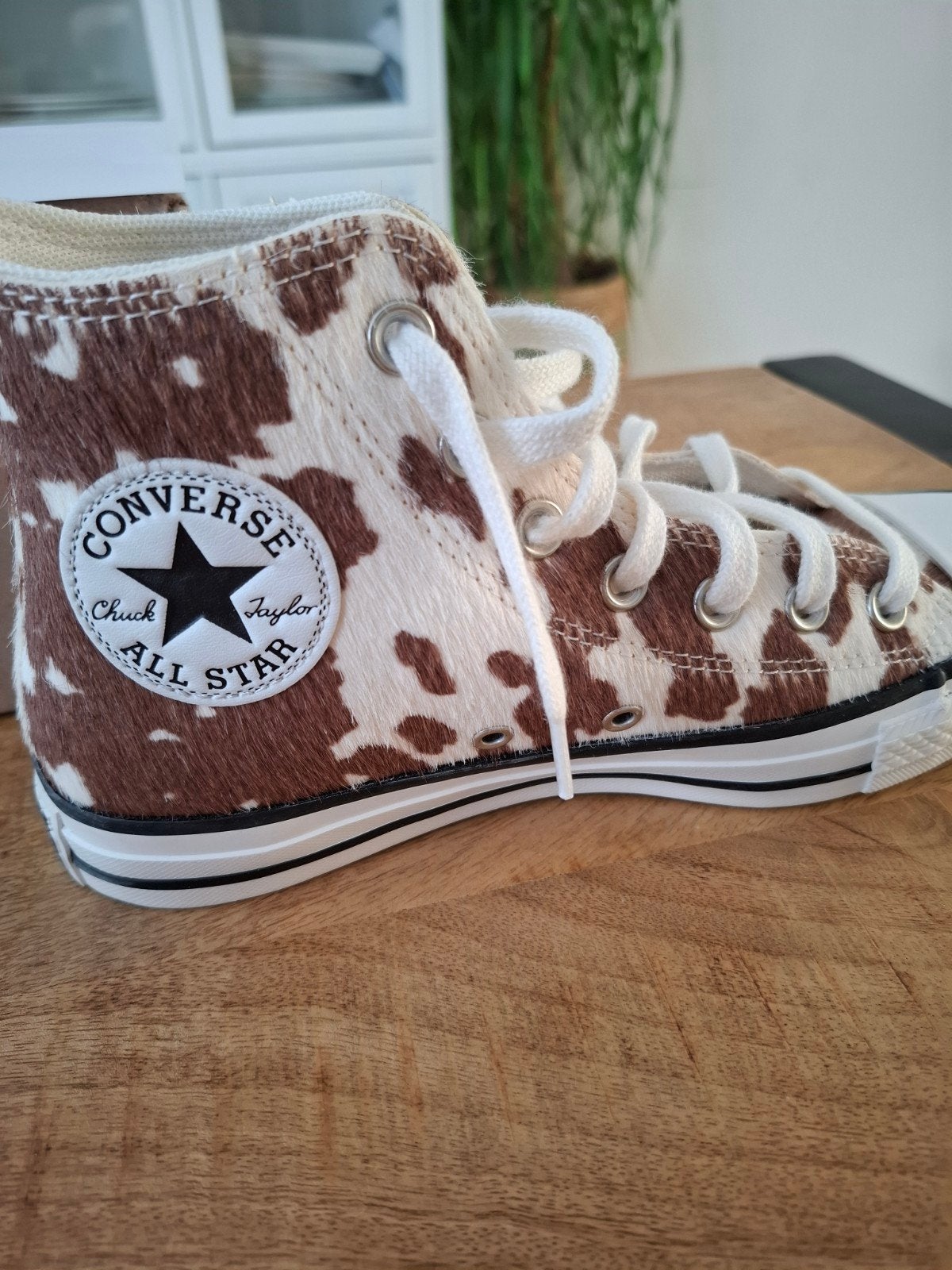 converse all star maat 37.5

koeienprint
maat 37.5
nieuw in, Ophalen of Verzenden, Nieuw, Sneakers of Gympen