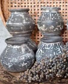Oude brocante Indiaas kleipotje tuimelvaasje chinese mand, Ophalen of Verzenden
