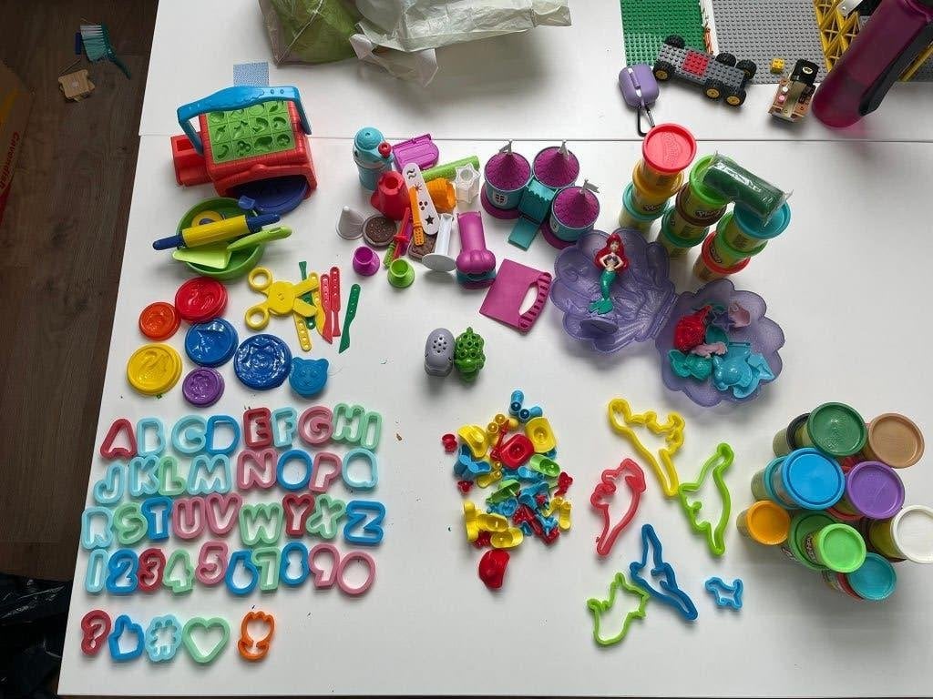 Grote Play-Doh set met veel accessoires en klei, Ophalen of Verzenden, Gebruikt, Knutselen