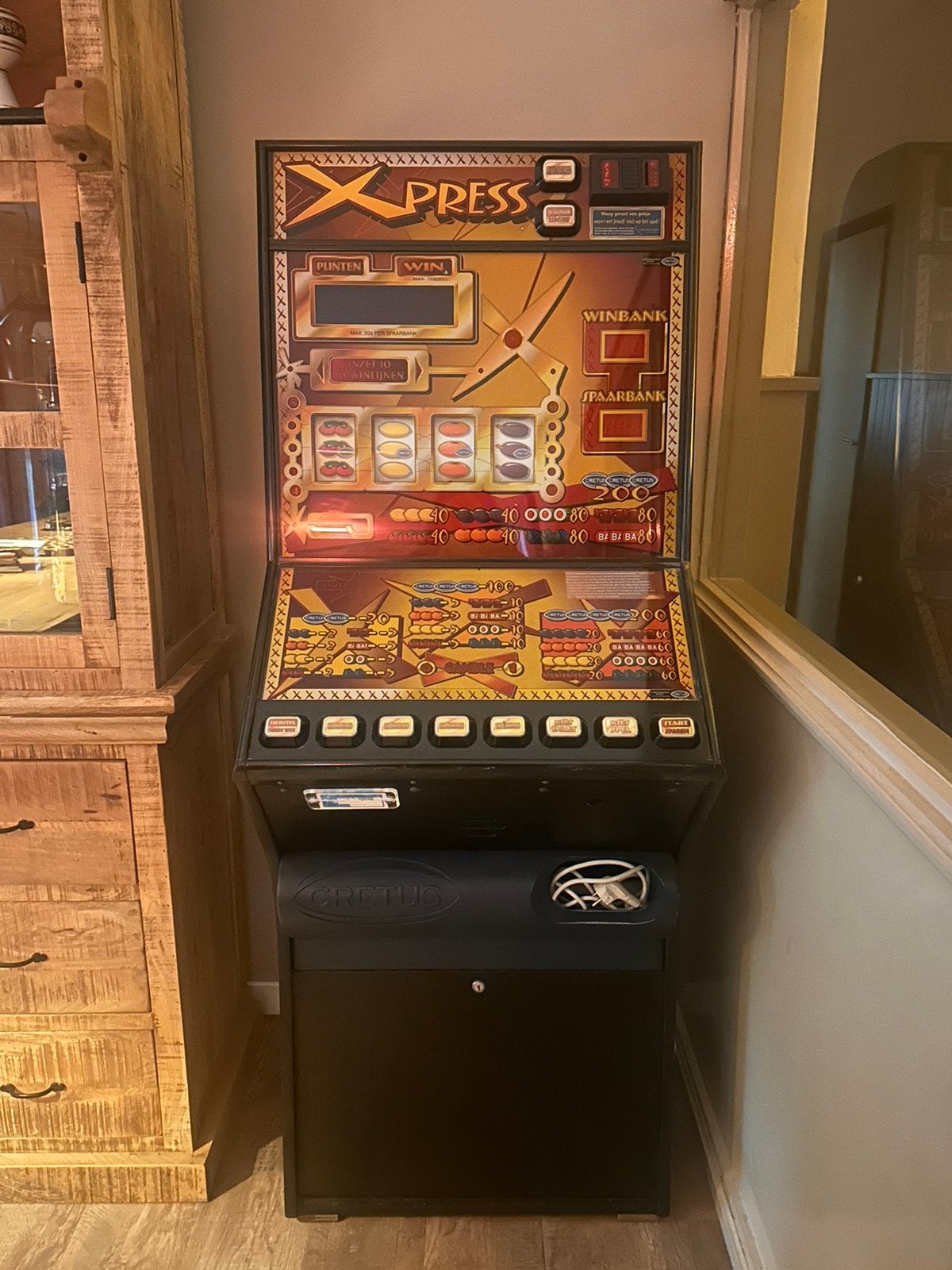 Horeca gokkast Cretus Xpress, Verzamelen, Automaten | Gokkasten en Fruitautomaten, Euro, Ophalen, Zo goed als nieuw, Met sleutels