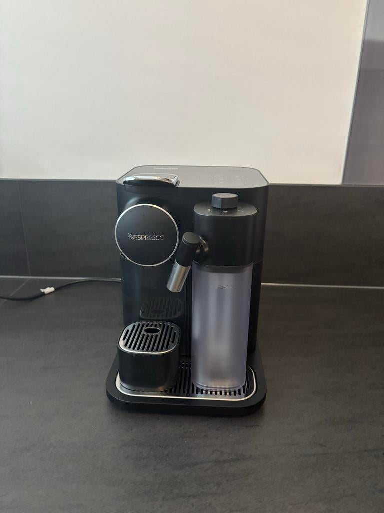De'Longhi Nespresso gran Lattissima, Witgoed en Apparatuur, Koffiezetapparaten, Gebruikt, Koffiemachine, Ophalen of Verzenden