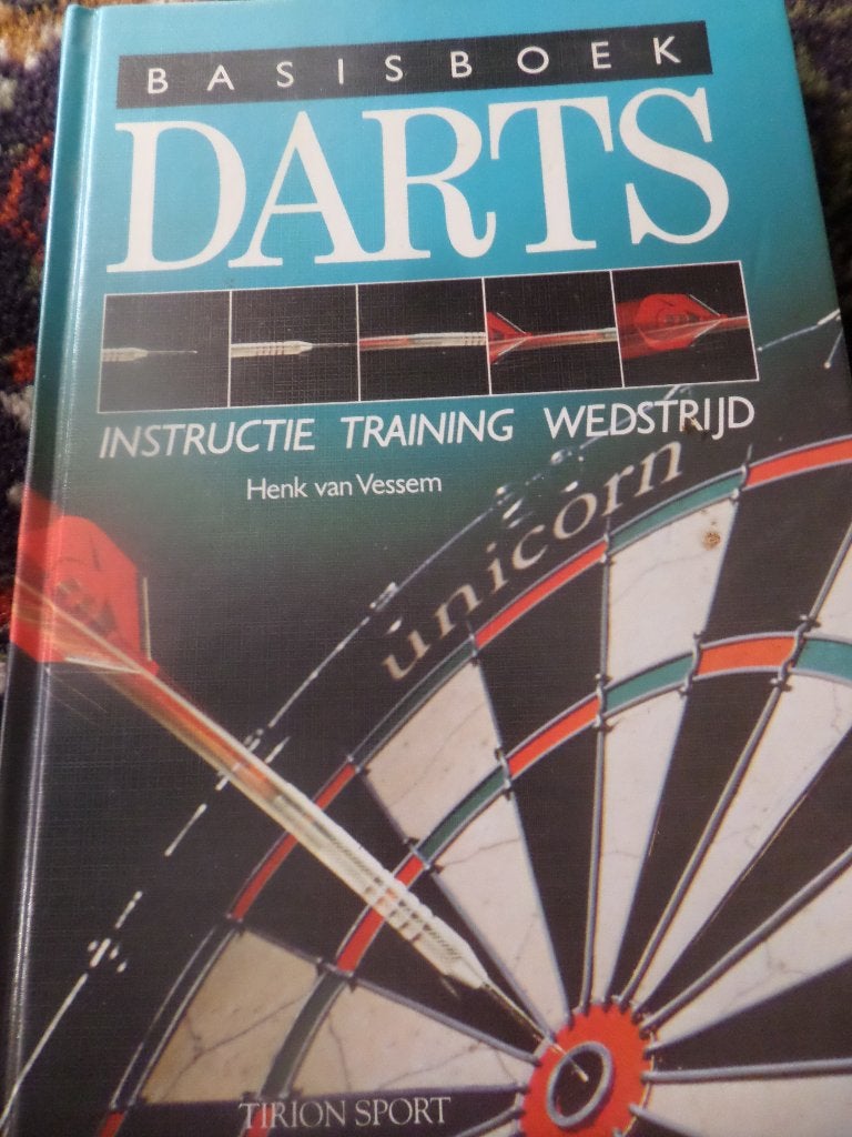 Te Koop een Boek Darts ., Ophalen of Verzenden, Zo goed als nieuw