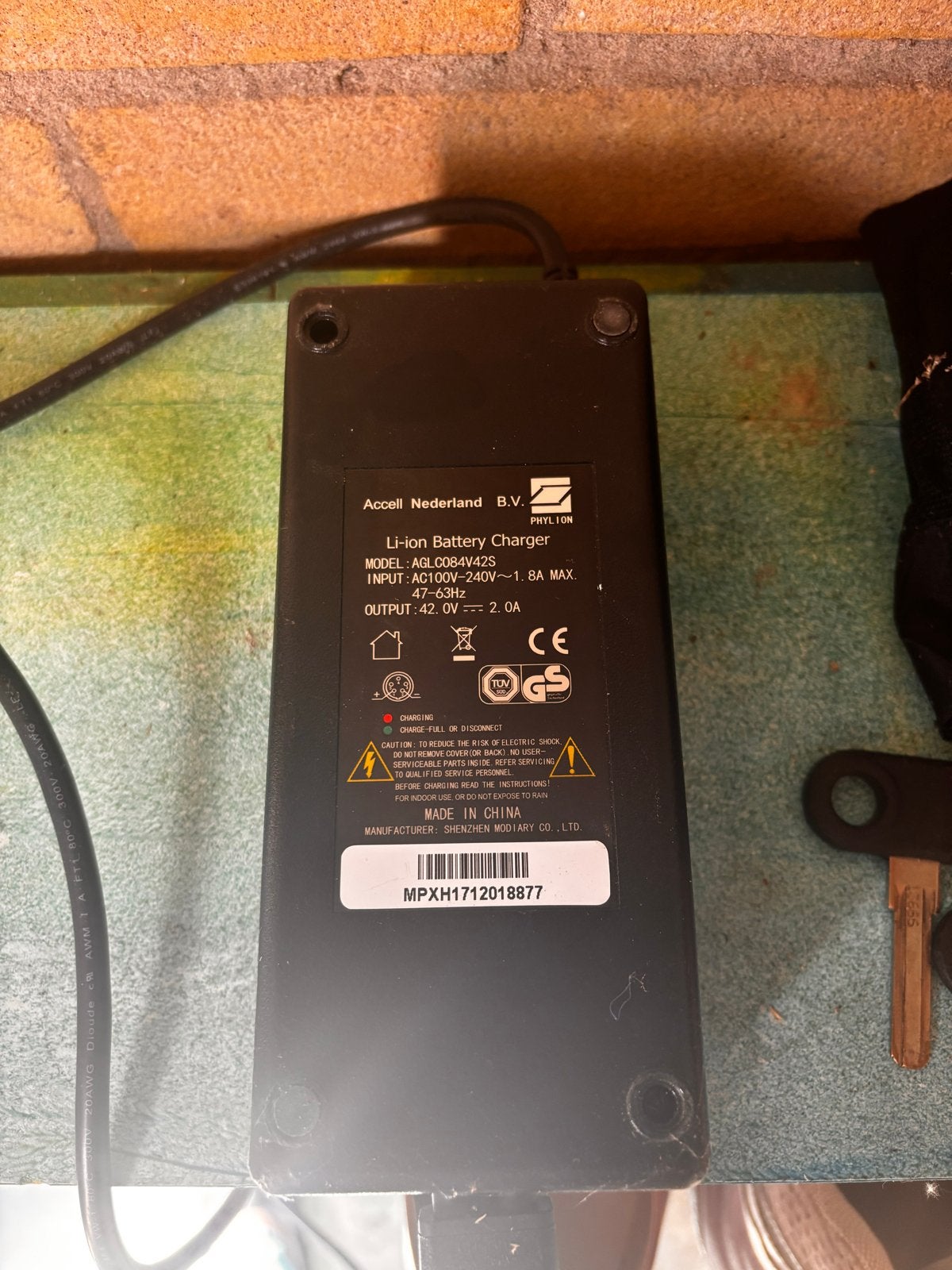 Accell Li-ion Batterijlader 42V 2.0A (Phylion) Elektr. fiets, Ophalen, Gebruikt