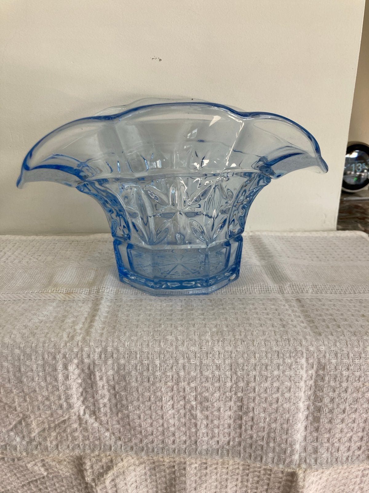 Waltherglas Gretha vaas persglas lichtblauw art deco, Ophalen of Verzenden