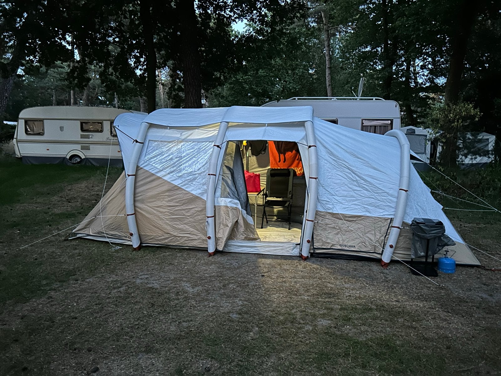 TE HUUR Opblaasbare familietent Quechua Air Seconds 6.3, Ophalen, Zo goed als nieuw, Tot en met 6