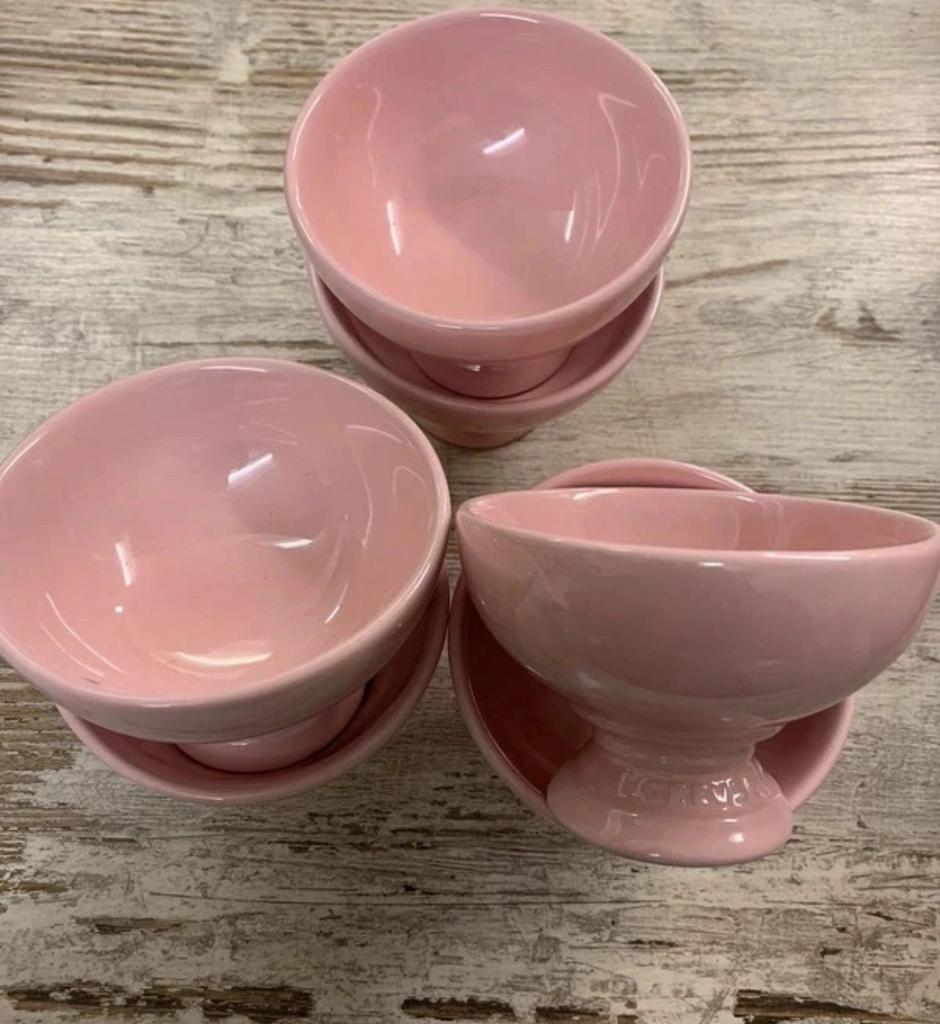 ijscoupes Le creuset chiffon pink, Huis en Inrichting, Keuken | Servies, Ophalen of Verzenden, Zo goed als nieuw, Aardewerk, Overige stijlen