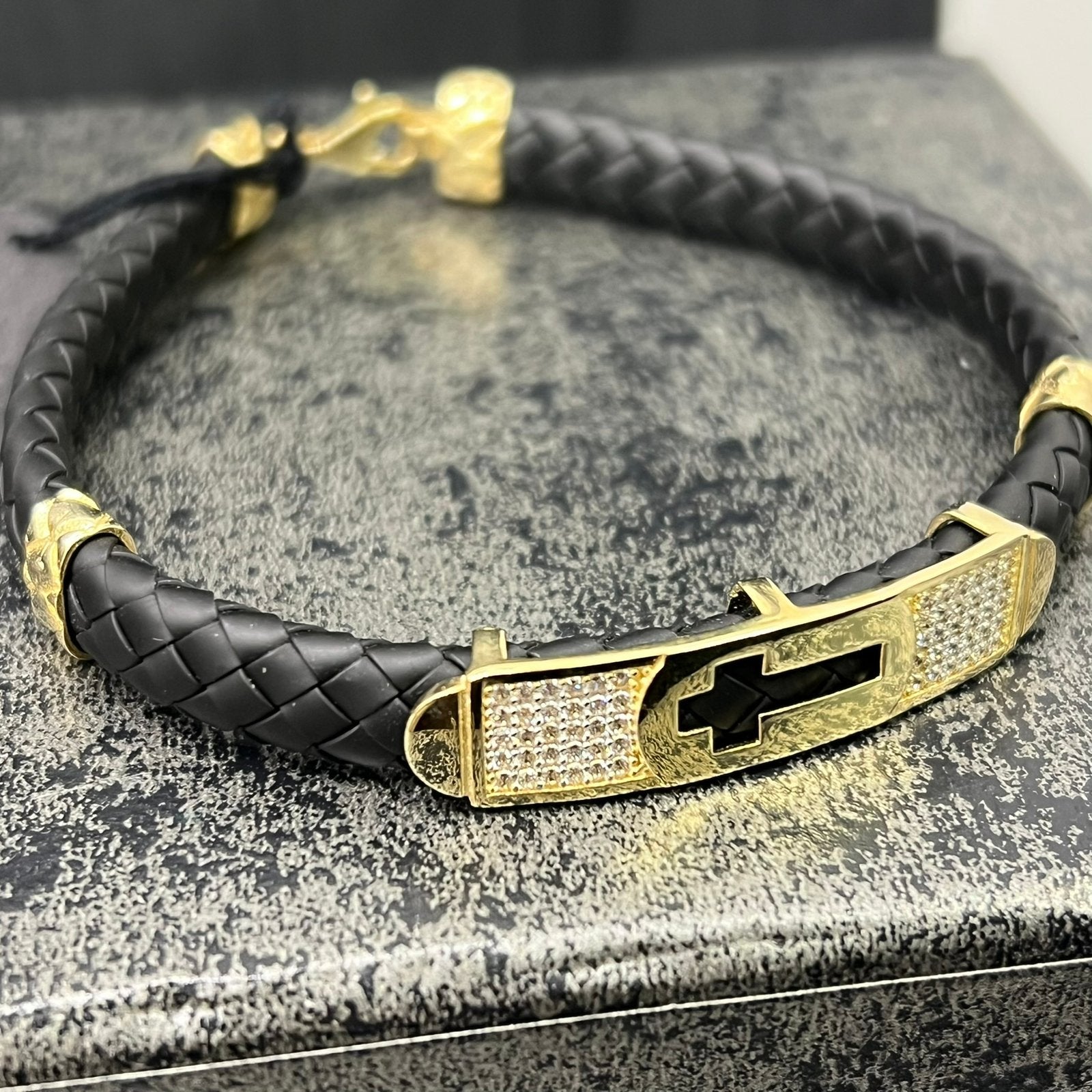 14 karaat gouden armband leder band kruis model, Ophalen of Verzenden, Nieuw, Goud