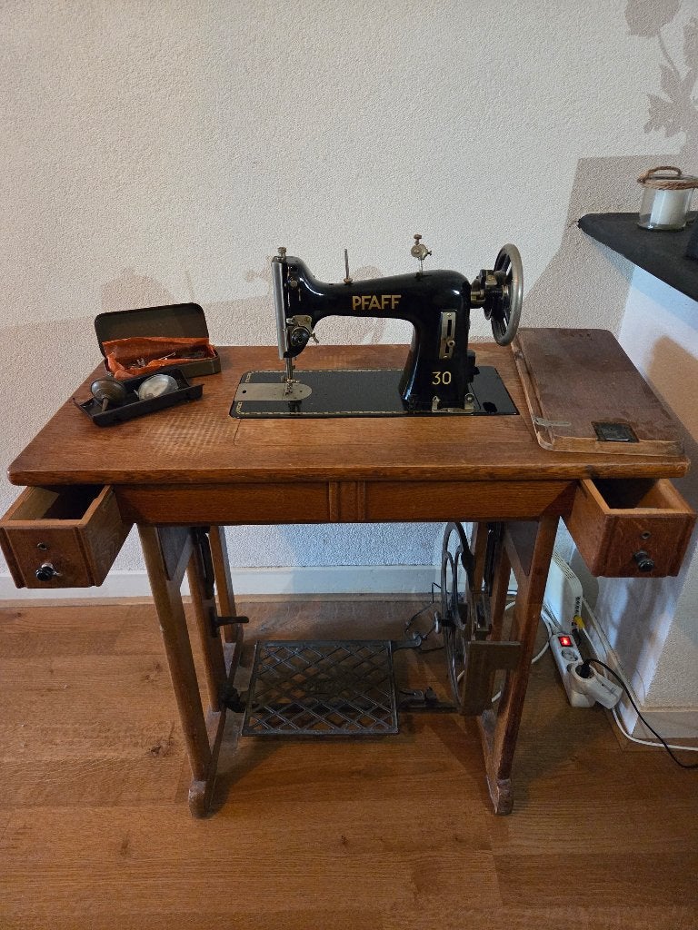 Antieke Pfaff 30 Naaimachine met Houten Tafel, Ophalen