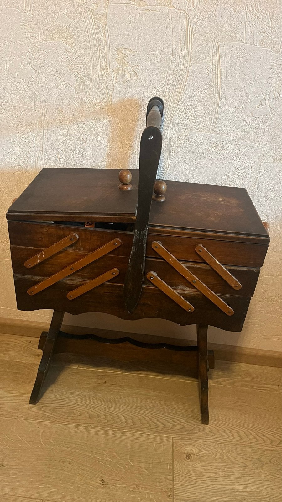 Vintage houten naaidoos op standaard, Ophalen of Verzenden