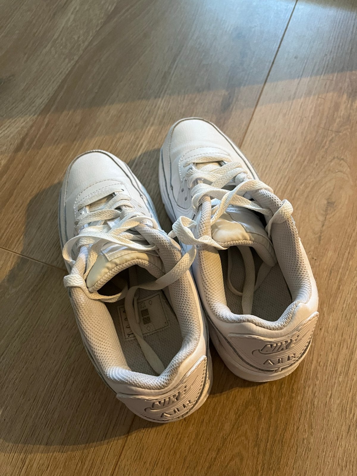 Witte Nike Air Max sneakers - Maat 36.5, Kleding | Dames, Schoenen, Verzenden, Gedragen, Wit, Sneakers of Gympen