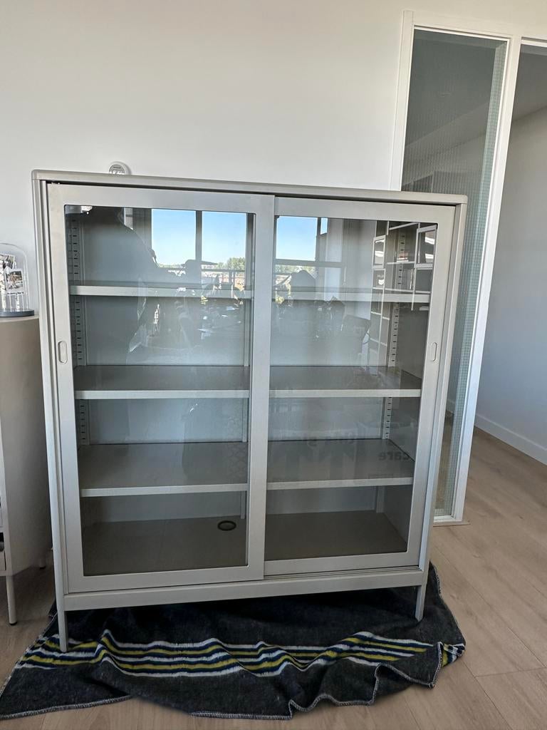 IKEA Idåsen vitrinekast, Huis en Inrichting, Ophalen, Gebruikt, 100 tot 150 cm, 100 tot 150 cm