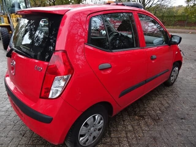 Foto 6 van Hyundai I 10 bj 2010 136000 km voor demontage.