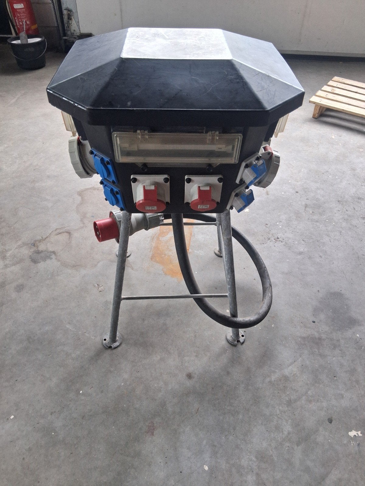 Werfkast Paddestoel 125A, Ophalen
