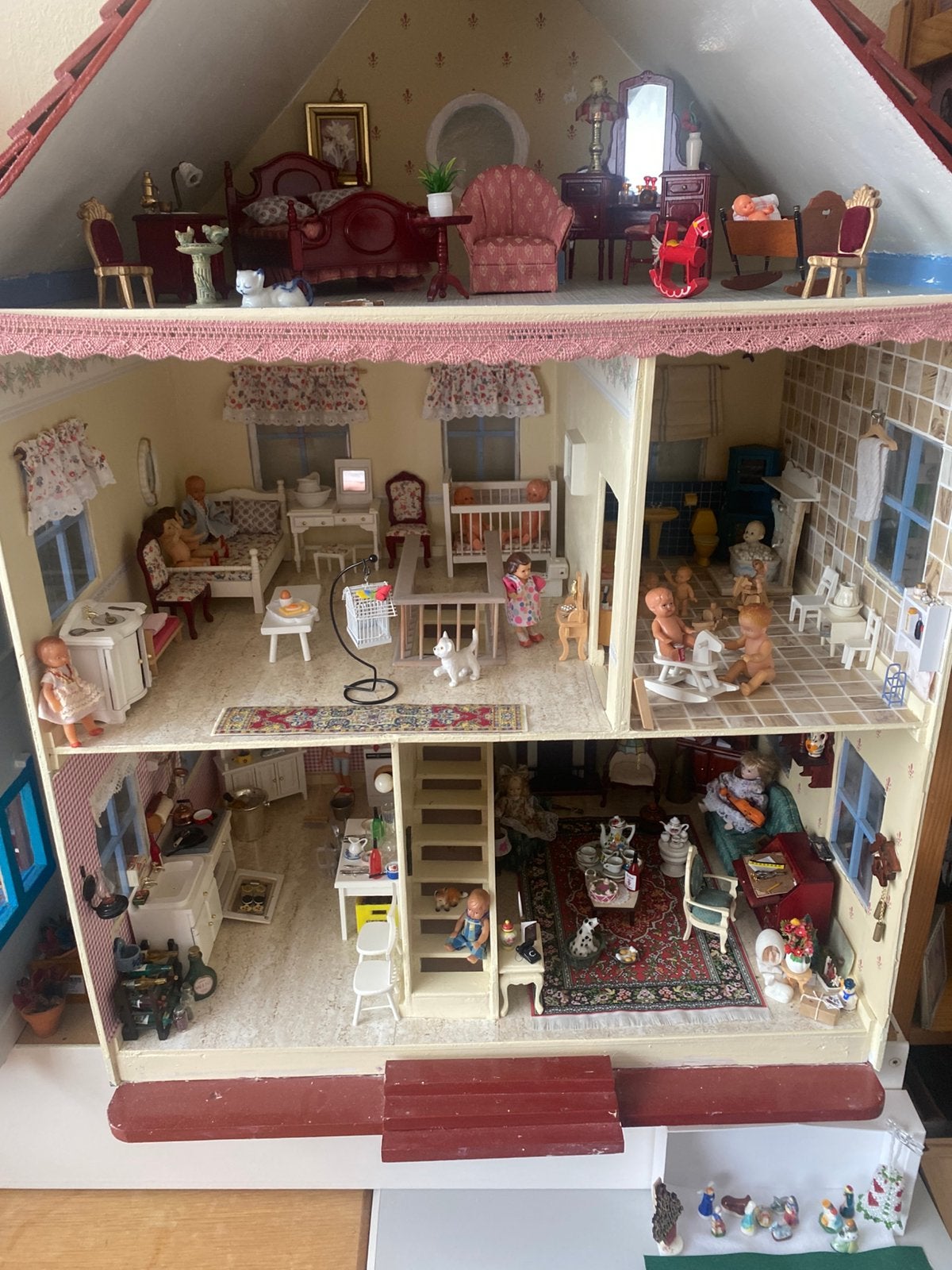 Poppenhuis 1 met miniatuur interieur