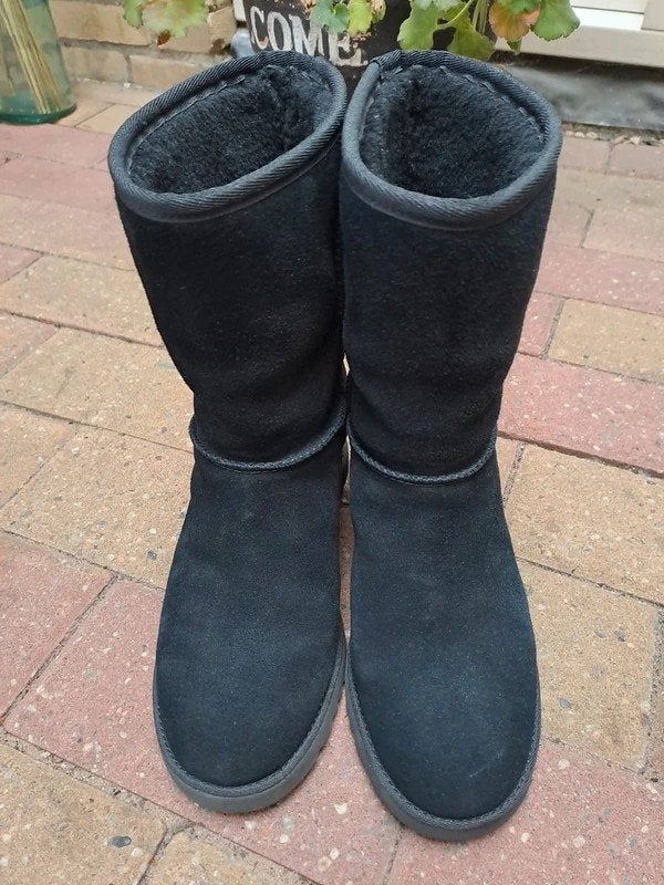 Nieuwe UGG Dames Laarzen - Maat 39 Zwart, Kleding | Dames, Schoenen, Ophalen of Verzenden, Zo goed als nieuw, Zwart, Hoge laarzen