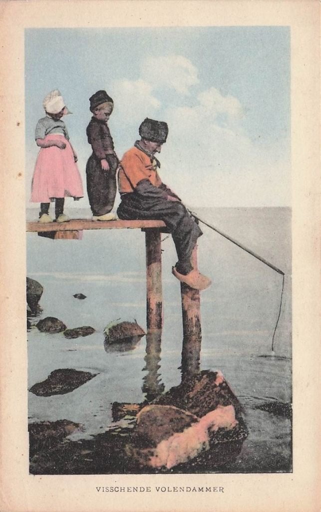 702-438-057 Visschende Volendammer, Verzenden, Voor 1920, Noord-Holland