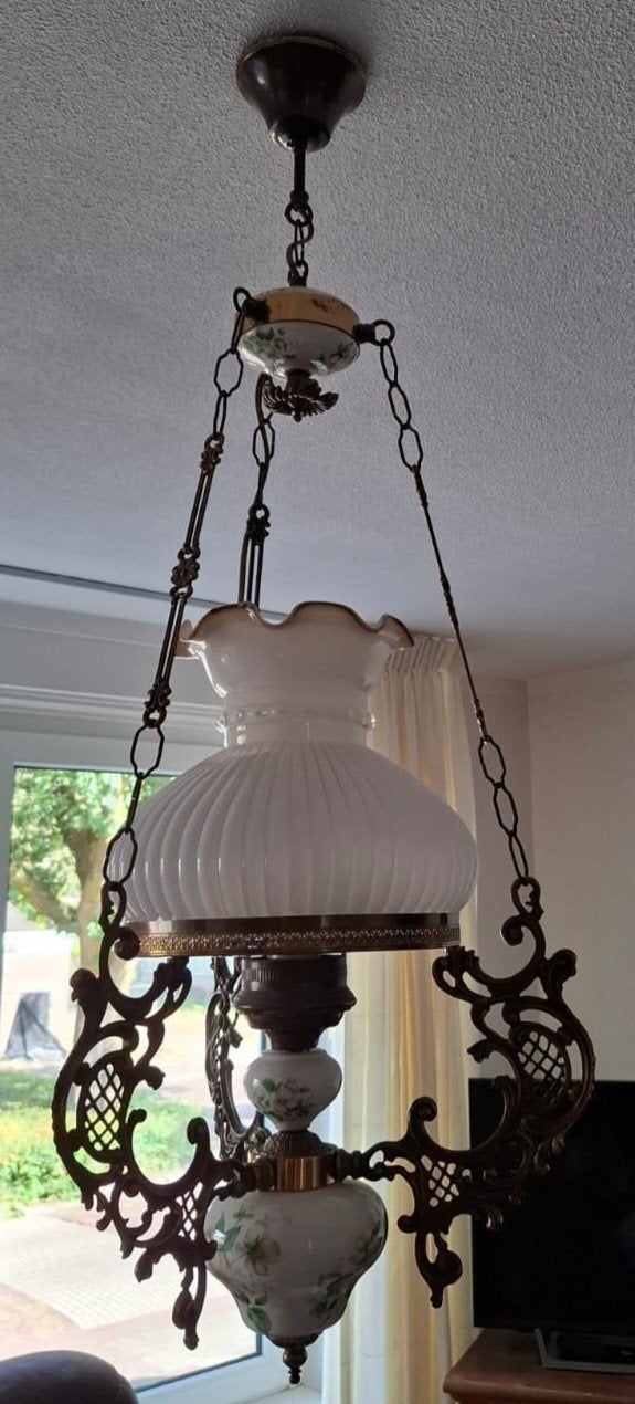 Antieke hanglamp met melkglas en messing details, Ophalen