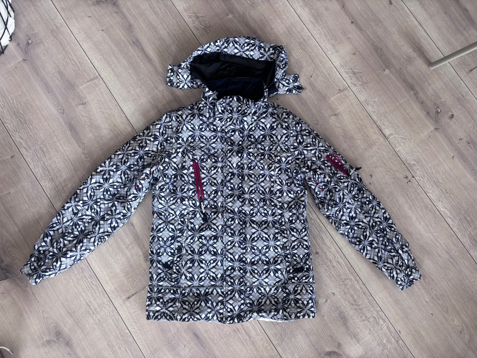 Falcon ski-jas met patroon, maat 176, Ophalen of Verzenden, Zo goed als nieuw, Meisje, Jas