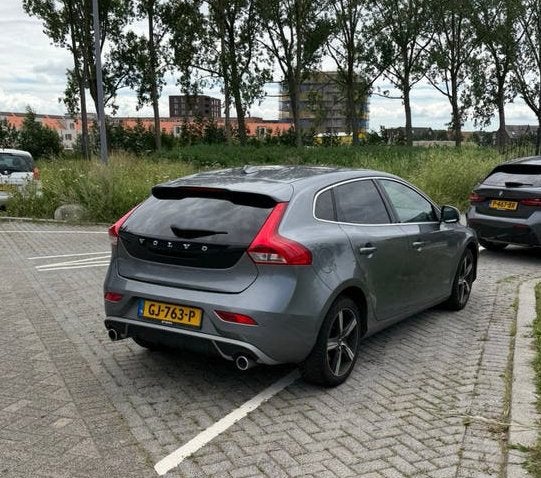 Volvo V40 2.0 D2 120PK 2015 Grijs, Voorwielaandrijving, 4 cilinders, Origineel Nederlands, 140 €/maand