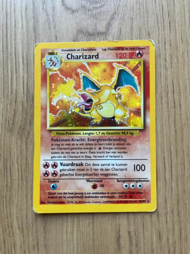 Pokémon Kaart Charizard #4/102, Ophalen of Verzenden, Gebruikt, Losse kaart