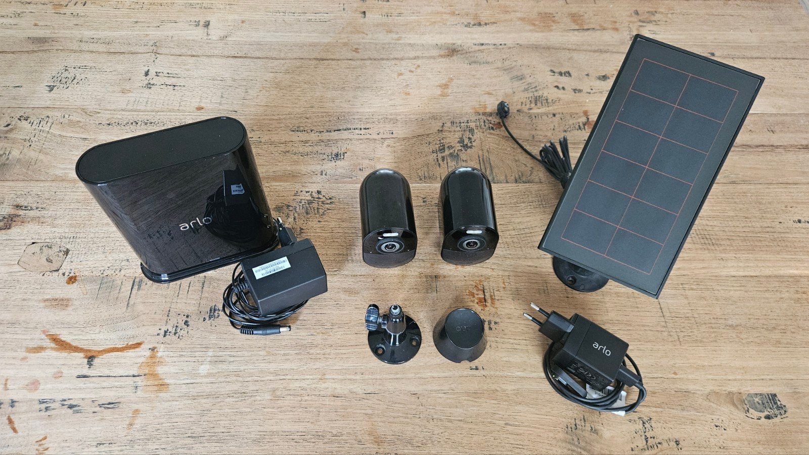 Arlo Ultra 2 Beveiligingssysteem (incl. hub + zonnepaneel), Ophalen, Gebruikt, Buitencamera