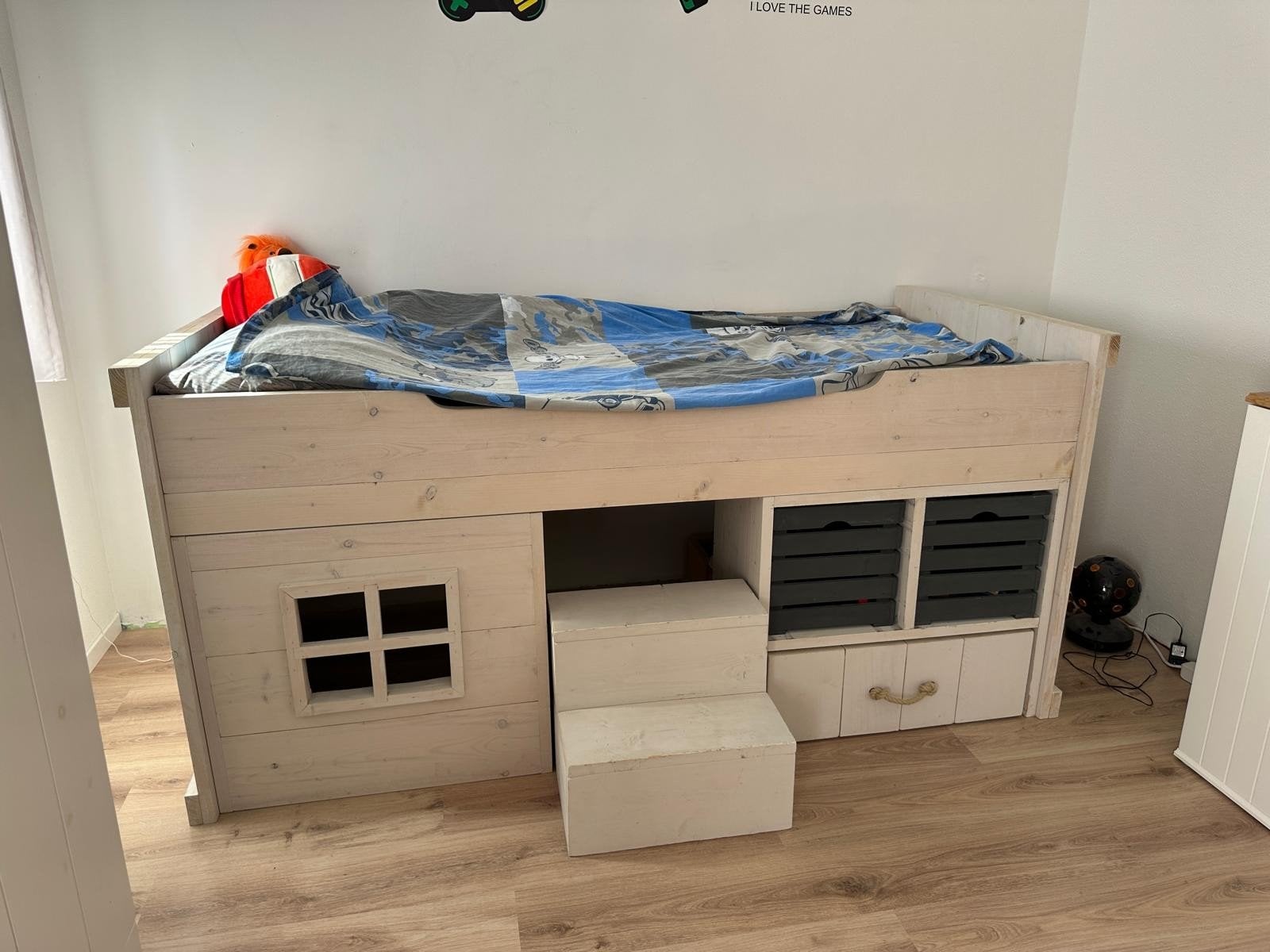 Halfhoogslaper met huisje en opbergruimte, Kinderen en Baby's, Kinderkamer | Stapelbedden en Hoogslapers, Ophalen, Gebruikt, Halfhoogslaper