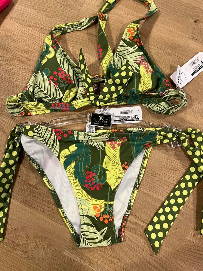 Antigel bikini maat set 42 L  NIEUW!! Set nu €37,50, Kleding | Dames, Badmode en Zwemkleding, Ophalen of Verzenden, Nieuw, Bikini