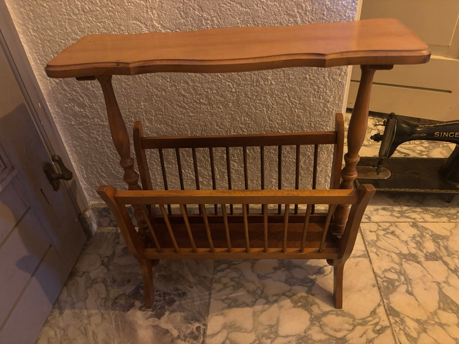 Houten Bijzettafel Tijdschriftenrek, Ophalen, Zo goed als nieuw