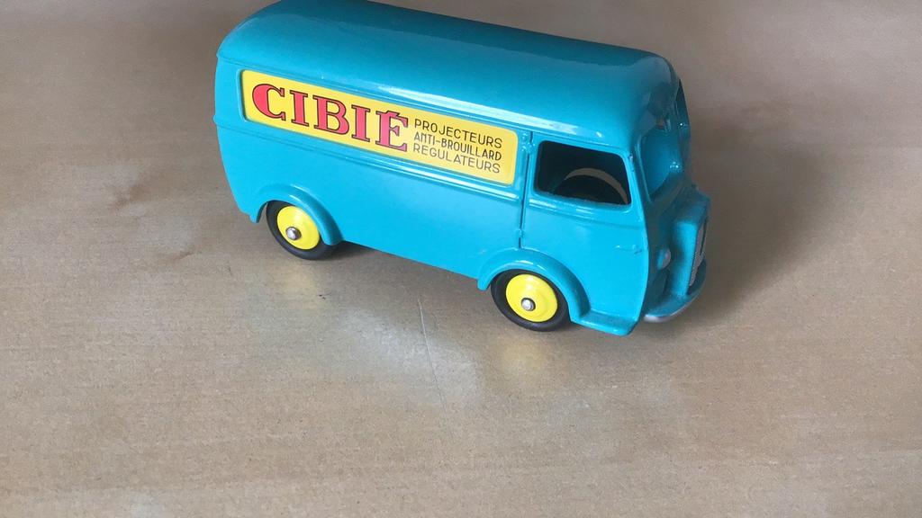 DINKY TOYS PEUGEOT D3A GLOEDJENIEUW WAT WILT U MEER ?, Hobby en Vrije tijd, Modelauto's | 1:87, Ophalen of Verzenden, Zo goed als nieuw